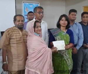 রংপুরের পীরগঞ্জে প্রধানমন্ত্রীর বিশেষ প্রণোদনার চেক বিতরণ