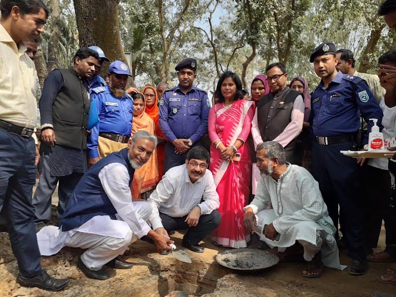 পীরগঞ্জের রামনাথপুর ইউপি চত্বরে বঙ্গবন্ধুর ম্যুরাল ও মুজিব কর্নারের ভিত্তিপ্রস্তর স্থাপন
