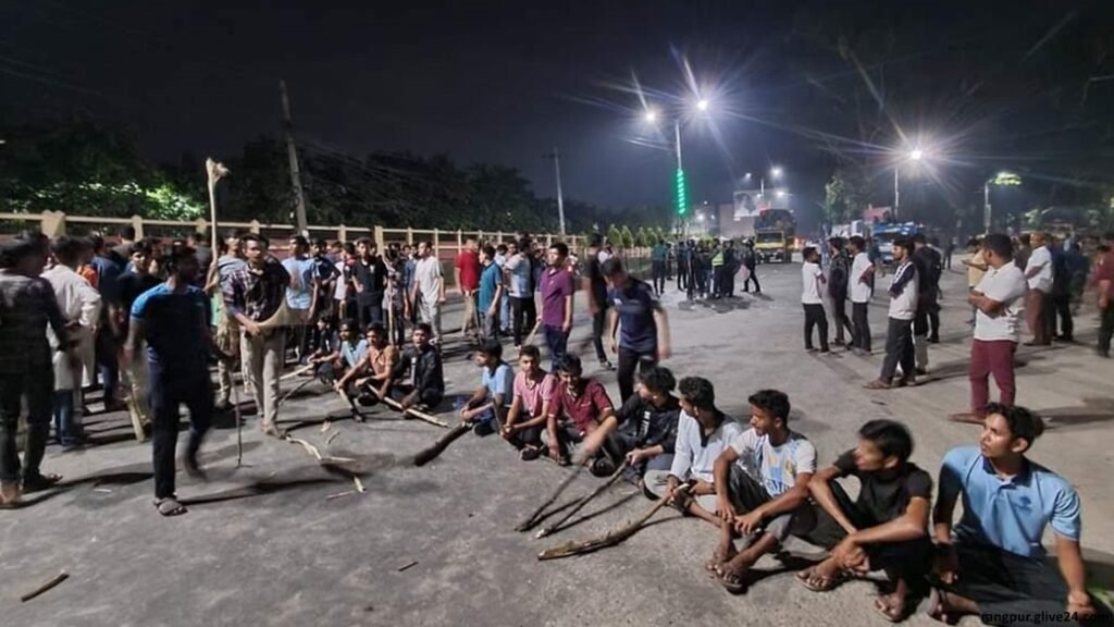 বেরোবি শিক্ষার্থীকে মারধরের অভিযোগে শিক্ষার্থীদের মহাসড়ক অবরোধ